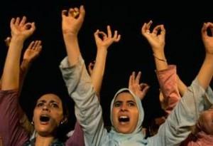 نساء يقطعن الطريق ويضرمن النيران في ملحقة إدارية بعين تموشنت