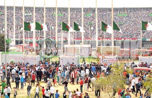 Finale de la Coupe d'algérie MCA0 - USMA1 : Des milliers de supporters frustrés ont tenté d'entrer de force
