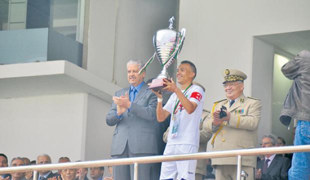 فريق قيادة الناحية العسكرية الثانية يتوج بكأس 2013 مولودية الجزائر 0 اتحاد العاصمة 1 :