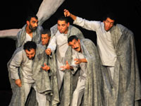 العرض الشرفي الأول بالمسرح الجهوي كاتب ياسين بتيزي وزو.. «الطريق السريج».. بطولية الشباب في قهر الاستعمار ونيل الحرية