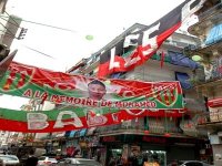 Bab-El-Oued défile, se défoule et retient son souffle