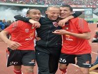 Ils étaient près de 70 000 supporters Ambiance colorée au stade du 5-Juillet