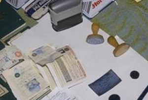 درك العاصمة يفكك عصابة مختصة في تزوير الوثائق الإدارية وجوازات السفر