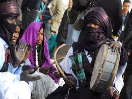 Issus des régions de l'Ahaggar et du Tassili N'Ajjer : Khalida Toumi rend hommage aux doyens de la musique targuie