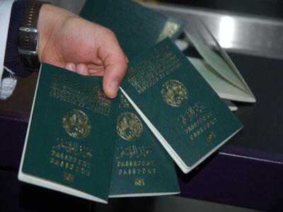 L'obtention du 12 S complique le traitement des dossiers L'établissement des passeports biométriques se poursuit en France