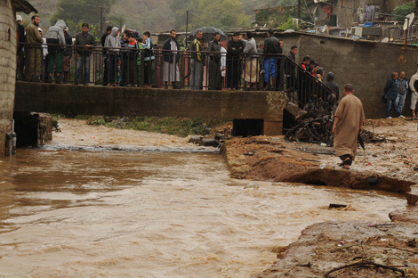 هلاك شخصين وإنقاذ ثلاثة جرفتهم سيول وادي بغليزان