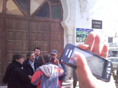 Le tournage d'un film prête à un mirage collectif Mouvement de foule à Constantine autour du cinéma Cirta