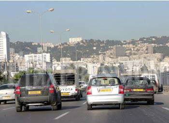 Les embouteillages étouffent la capitale 300.000 VOITURES Y CIRCULENT CHAQUE JOUR