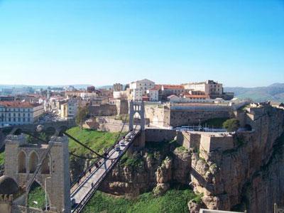 Lancement des préparatifs de la manifestation «Constantine, capitale de la culture arabe 2015» Société civile et secteurs concernés sont invités à apporter leur pierre à l'édifice