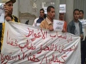 بطالون يغلقون مقر مديرية الصيانة بالأغواط للمطالبة بالتوظيف