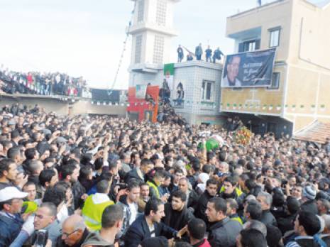 L'ultime hommage d'une foule immense Cherif Kheddam enterré hier à imsouhal