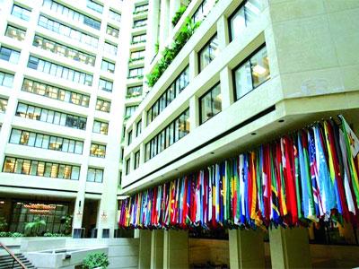 La BM baisse ses prévisions de croissance en Algérie pour 2012 évoquant les risques de chute des prix du pétrole