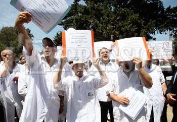 Les praticiens mettent fin à la grève ILS ONT TENU UN SIT-IN DEVANT LE MINISTÈRE DE LA SANTE