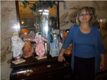 L'art entre peinture et poupées HANIFA BELKACEM EXPOSE AU HILTON