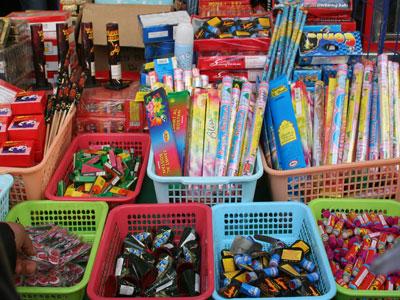 Vente florissante des produits pyrotechniques à l'occasion du Mawlid Ennabaoui
