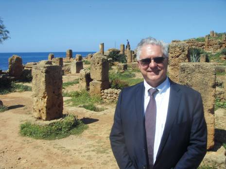 «Votre pays a besoin de se faire connaître» Le maire de Clichy visite l'Algérie