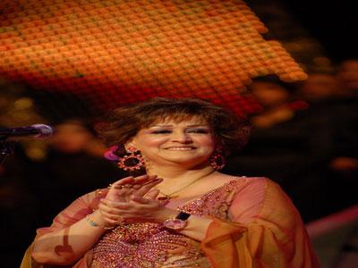 Et Warda El Djazaïria refleurit Projection du clip El Ayyam de la défunte artiste