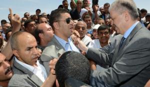 بطالون يستقبلون سلال بالاحتجاج في آفلو والأغواط مواطنون نددوا بحرمانهم من طرح انشغالاتهم على الوزير الأول