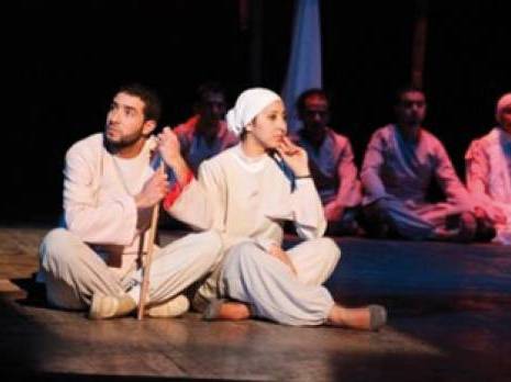 «Celui qui aime le silence vivra humilié !» La pièce les larmes de la lune de Fadéla Assous presentée à Annaba