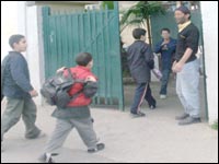 Les enfants contraints à faire de l’autostop