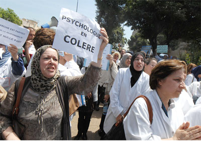 Front social en ébullition et dialogue en difficulté