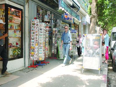 La carte postale, un lointain souvenir Rares sont les visiteurs qui la demandent à Constantine