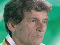 Il doit aussi doter le MCA d'une politique sportive Kaoua, en moralisateur et dépositaire des valeurs