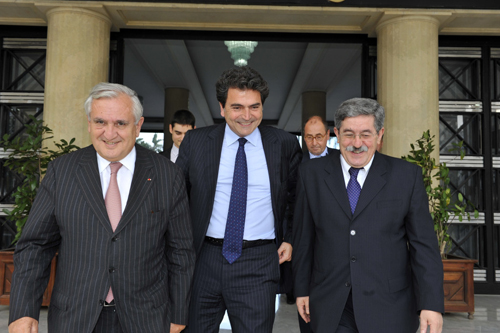 Avancée concrète et opérationnelle pour les projets prévus d'être réalisés en Algérie Visite en Algérie de Jean-Pierre Raffarin, envoyé spécial du président français