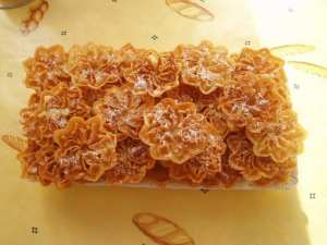 Gâteau au miel en forme de fleurs