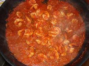 Crevettes epicées en sauce tomate