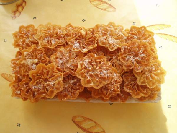 Gâteau au miel en forme de fleurs