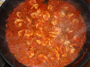 Crevettes epicées en sauce tomate