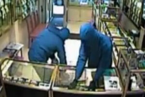 جنايات عنابة أدانتهما بالإعدام : زوجان يقتلان مجوهراتيا بمطرقة للسطو على المصوغات بالطارف