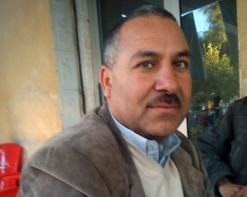 عمر بكيري أستاذ في المدرسة ومن وراء الميكرفون بصمته واضحة ببن عابد بالمدية