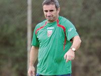 Il a repris le travail hier Menad : 'Je suis toujours l'entraîneur du MCA