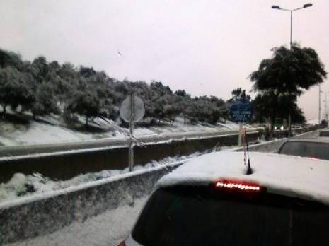 Les hauteurs d'Alger sous la neige Economie