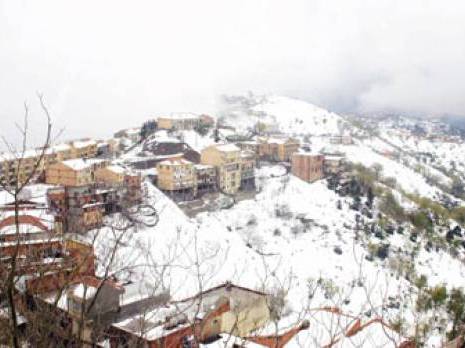 Plusieurs localités bloquées à Tizi Ouzou Villes et villages isolés