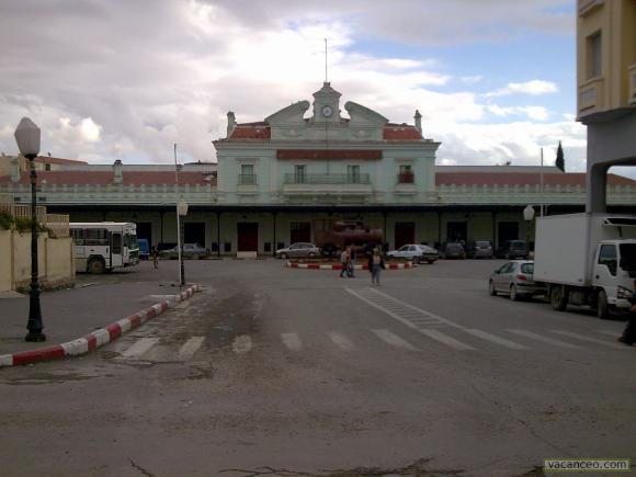 La gare ferroviaire de Sétif innove : Une salle d'attente sous la neige !