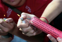 Un meurtre et 93 personnes blessées par les pétards à Oran