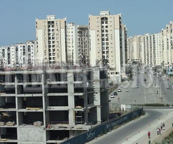 13 nationalités pour construire des logements LE MINISTÈRE DE L'HABITAT FAIT MIROITER 15 MILLIARDS DE DOLLARS