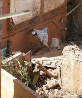 Un mort et 200 maisons détruites