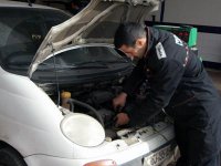 Un tôlier et un mécanicien parmi les voleurs Vol de voitures