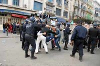 Une dizaine de jeunes  devant le juge