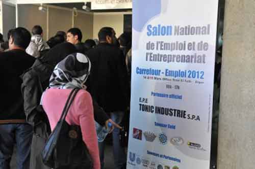 Au salon de l'emploi, les jeunes diplômés algériens découvrent les lacunes de leur formation