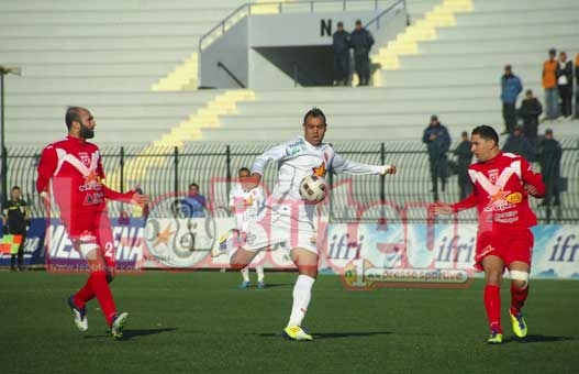 MCO 1 - CRB 0 : El Bahari marque, Fellah' et Ouamane font le reste
