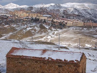 La reprise du travail et des cours compromise à Aïn Defla Les chutes de neige se poursuivent et provoquent la fermeture de plusieurs routes nationales