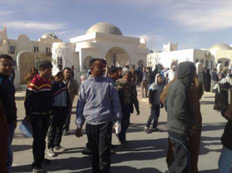 Protestation contre les dépassements des forces de l'ordre Emeutes pour le logement social à El Oued
