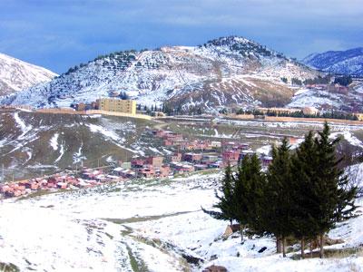 Cinq nouvelles victimes et de nombreux villages toujours isolés Dans un bulletin spécial, l'office annonce d'importantes chutes de neige jusqu'à demain midi
