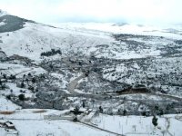 Routes et écoles fermées, villages isolés dans l'est du pays