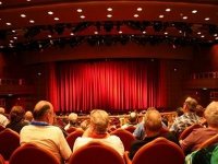 Vif succès de la pièce  Yakmar oua yabane  du théâtre régional de Souk Ahras